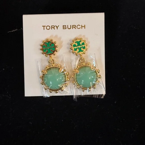 NWOT. Tory Burch Winslow Logo Drop Earring - Picture 3 of 3